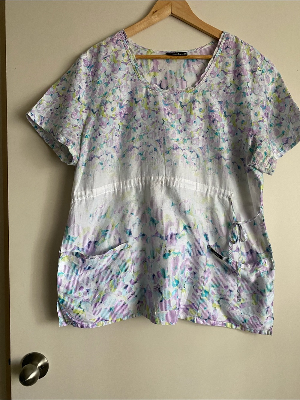 Cherokee Pastel Floral Short Sleeve Scrub Top- Lavender, Mint & White. Size L